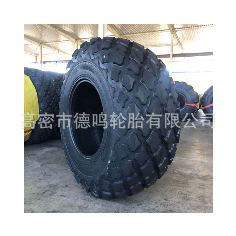 Neumático de rodillo 18.00-24 20.5-25 maquinaria de ingeniería patrón de piña neumático 23.1-26