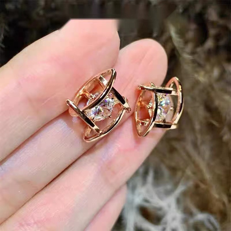 Cubic Zirconia And Pearl Stud Earrings For Everyday Elegance_voghion.com