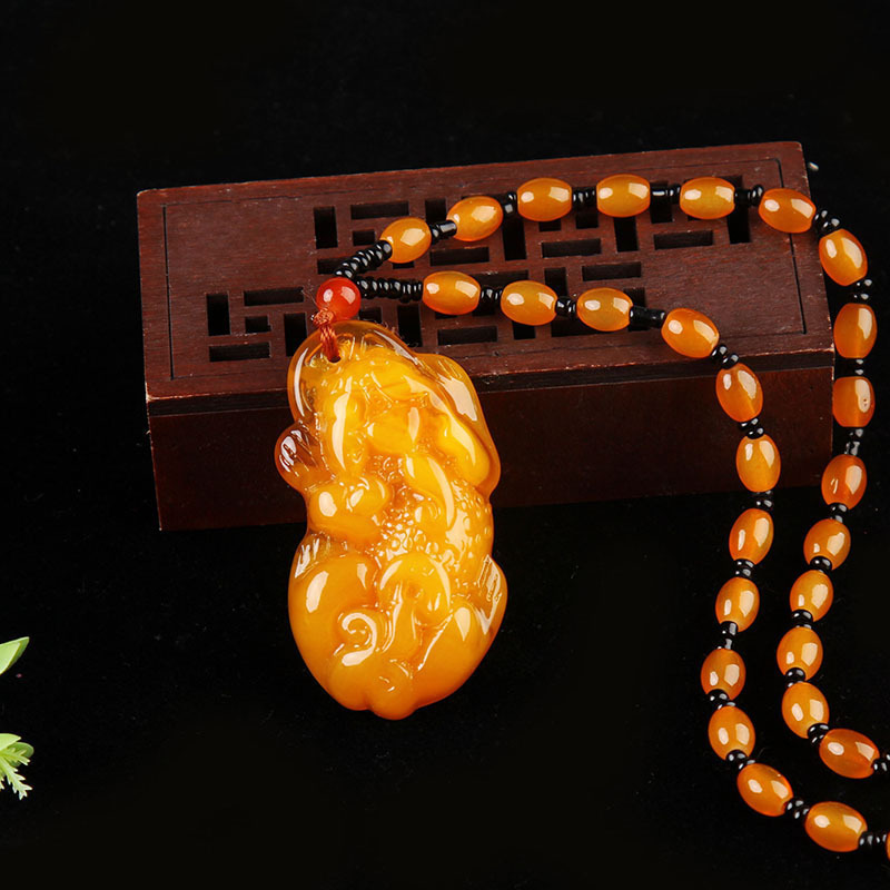 Direct from the source, wholesale of anti-crystal long sweater chain, fashionable and versatile chicken fat yellow amber anti-beeswax pendant necklace.