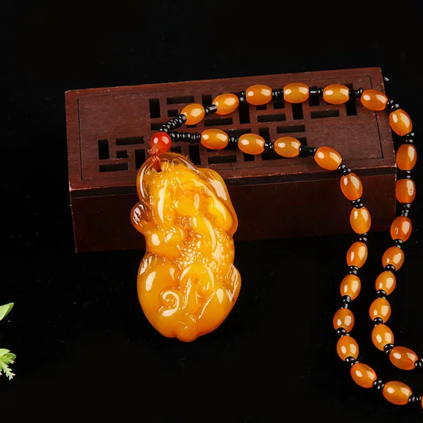 Directly from the source, waterproof crystal long sweater chain, fashionable and versatile, chicken fat yellow amber anti-honey wax pendant necklace wholesale