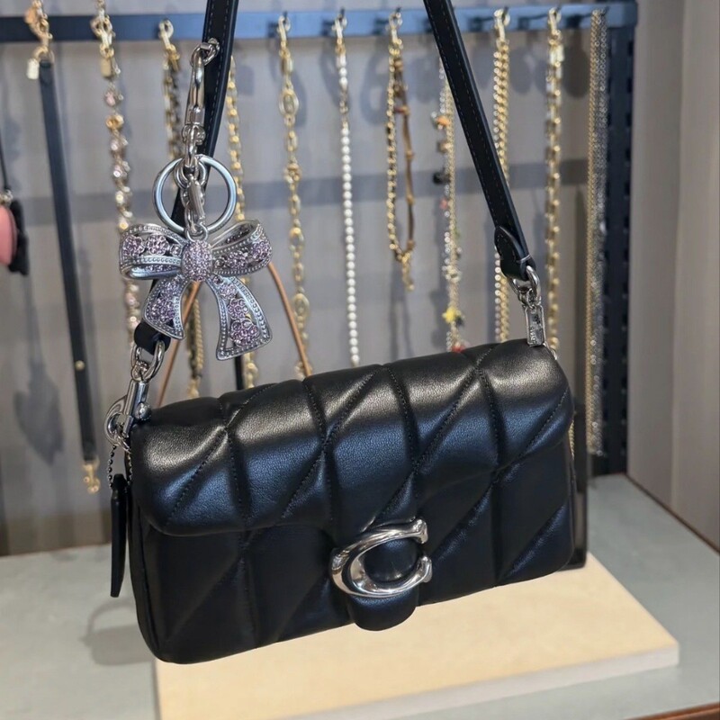 Kouc's new Tabby26 diamond-patterned Dionysus bag, a classic Chanel-style leather shoulder bag with a chain strap, designed to be carried under the arm or across the body Kouc's new Tabby26 diamond-patterned Dionysus bag, a classic Chanel-style leather shoulder bag with a chain strap, designed to be carried under the arm or across the body