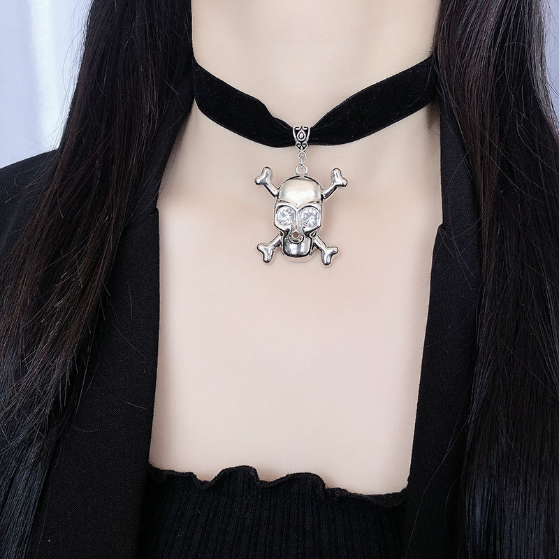 Collana choker con teschio stile punk dark versatile pendente_voghion.com
