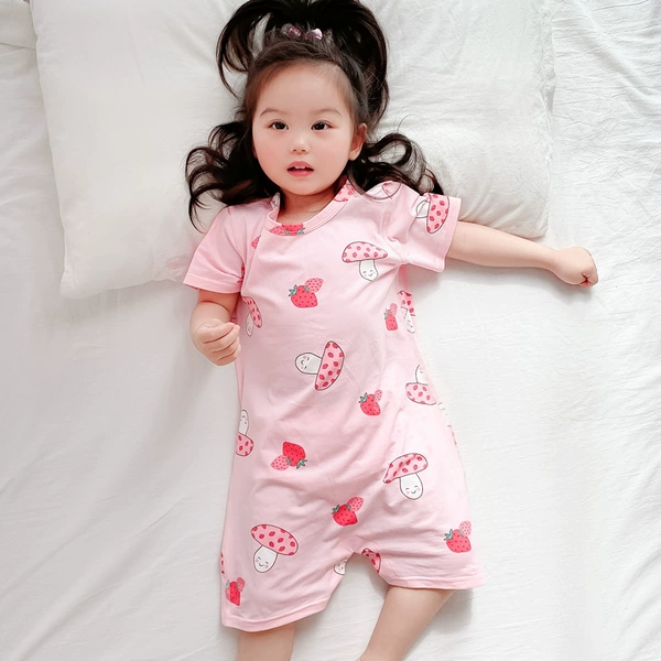 Fuchsia strawberry with clove mushrooms, with short sleeve