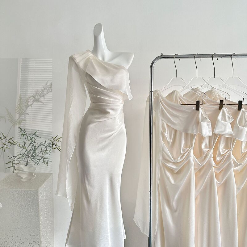 "Xinxing" from the Collection "From One Moment to Twilight 2026" New White Satin One-Shoulder Dress with a High-End Feel and Slim Fit with Ribbons
