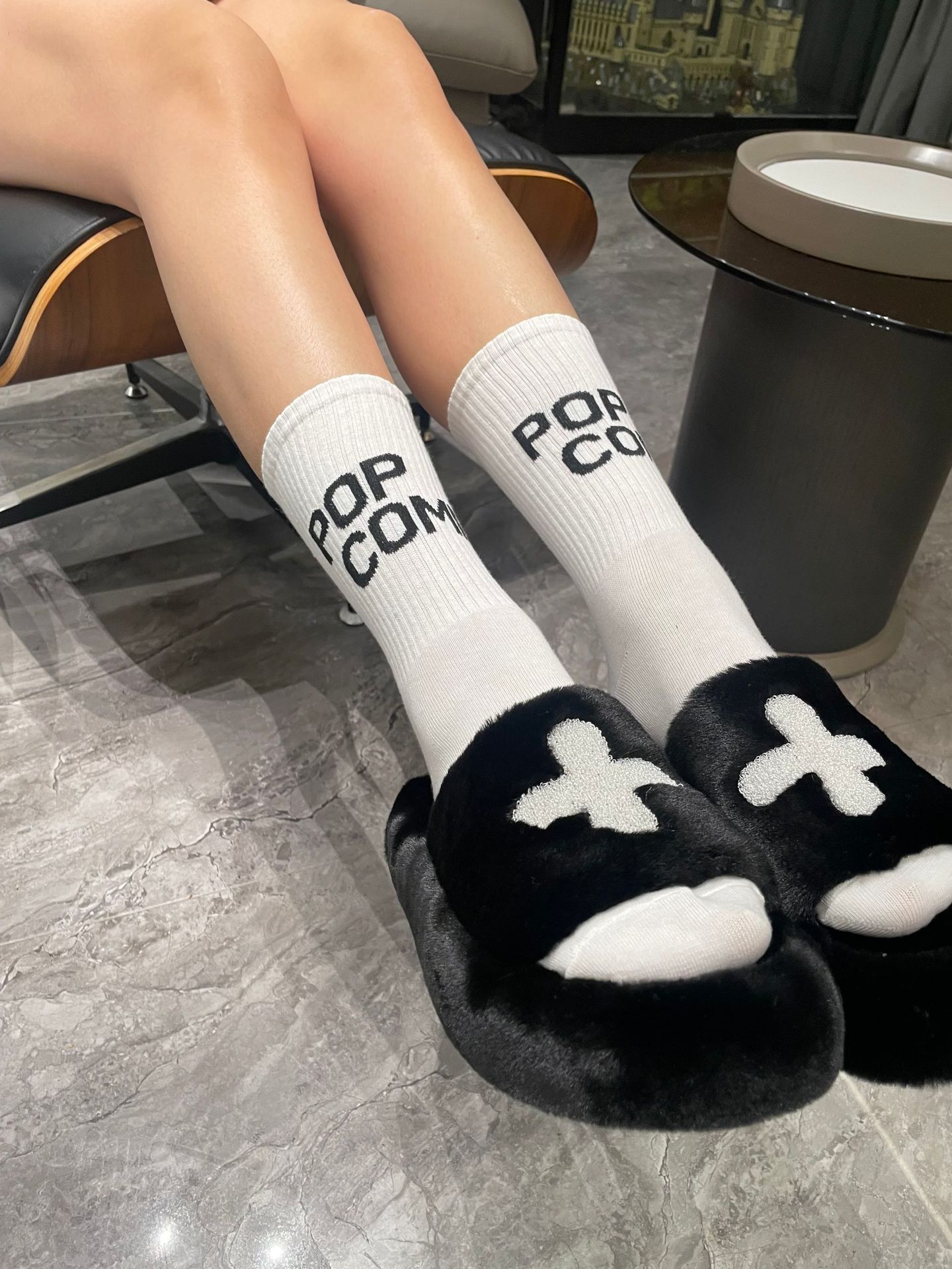 Internet celebridad Nueva ins moda blanco y negro completo impreso Babi Rosa letra calcetines deportes europeos media pantorrilla longitud calcetines algodón hombres y mujeres