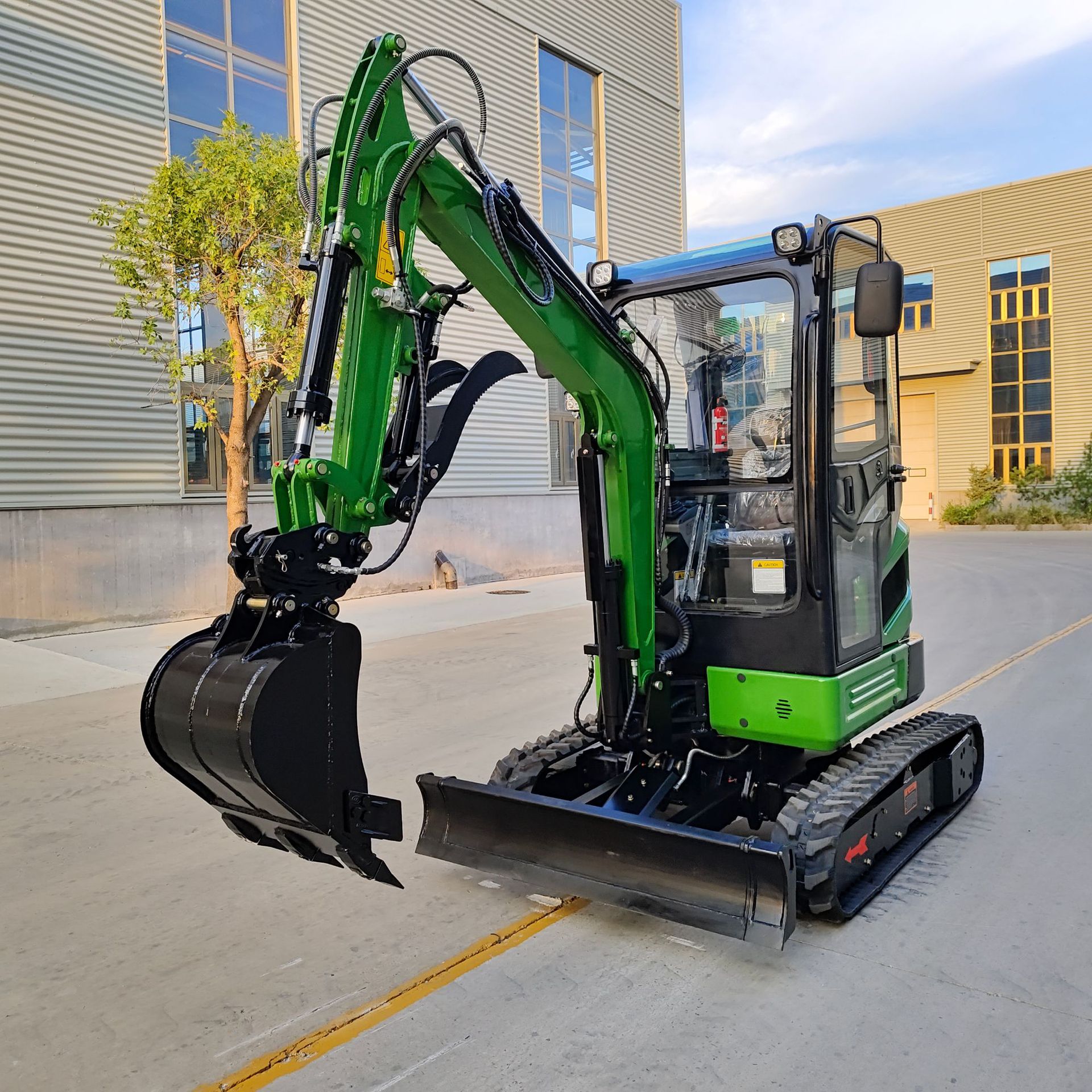 跨境出口26型  微型无尾挖机 适用于开荒果园农用 液压履带挖掘机