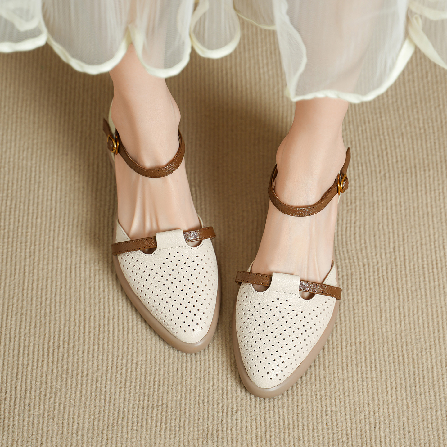 Sandal nữ quai ngang da dê mũi tròn gót vuông cao 9 cm — màu trắng ngà