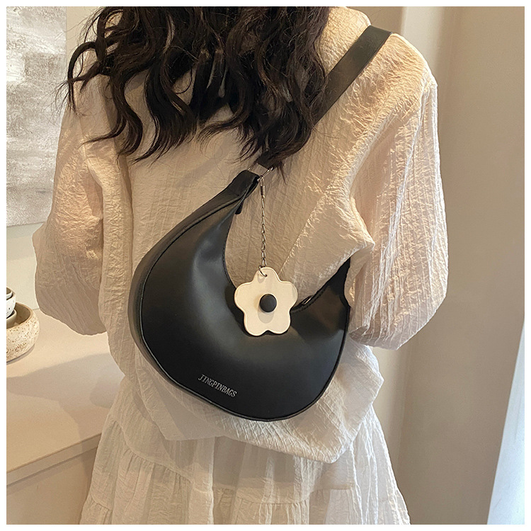 Cross-border women's bag 2024 New style, trendy texture, versatile, ins fashion single-shoulder armpit bag, small flower pendant, crescent moon bag undefined