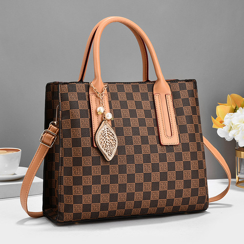 Manufacturer's middle-aged shoulder crossbody bag, grand mom bag, versatile portable ladies bag, summer new fashion bag