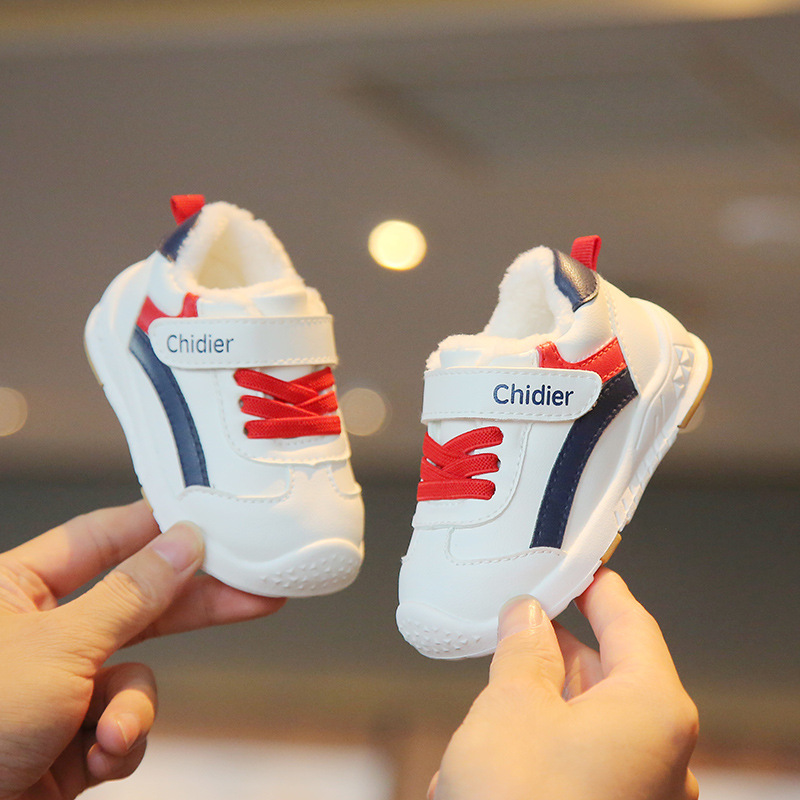 Invierno nuevos hombres y mujeres de fondo suave zapatos de niño bebé zapatos blancos forrados de lana zapatos de tablero caliente dos algodón entrega de una sola pieza