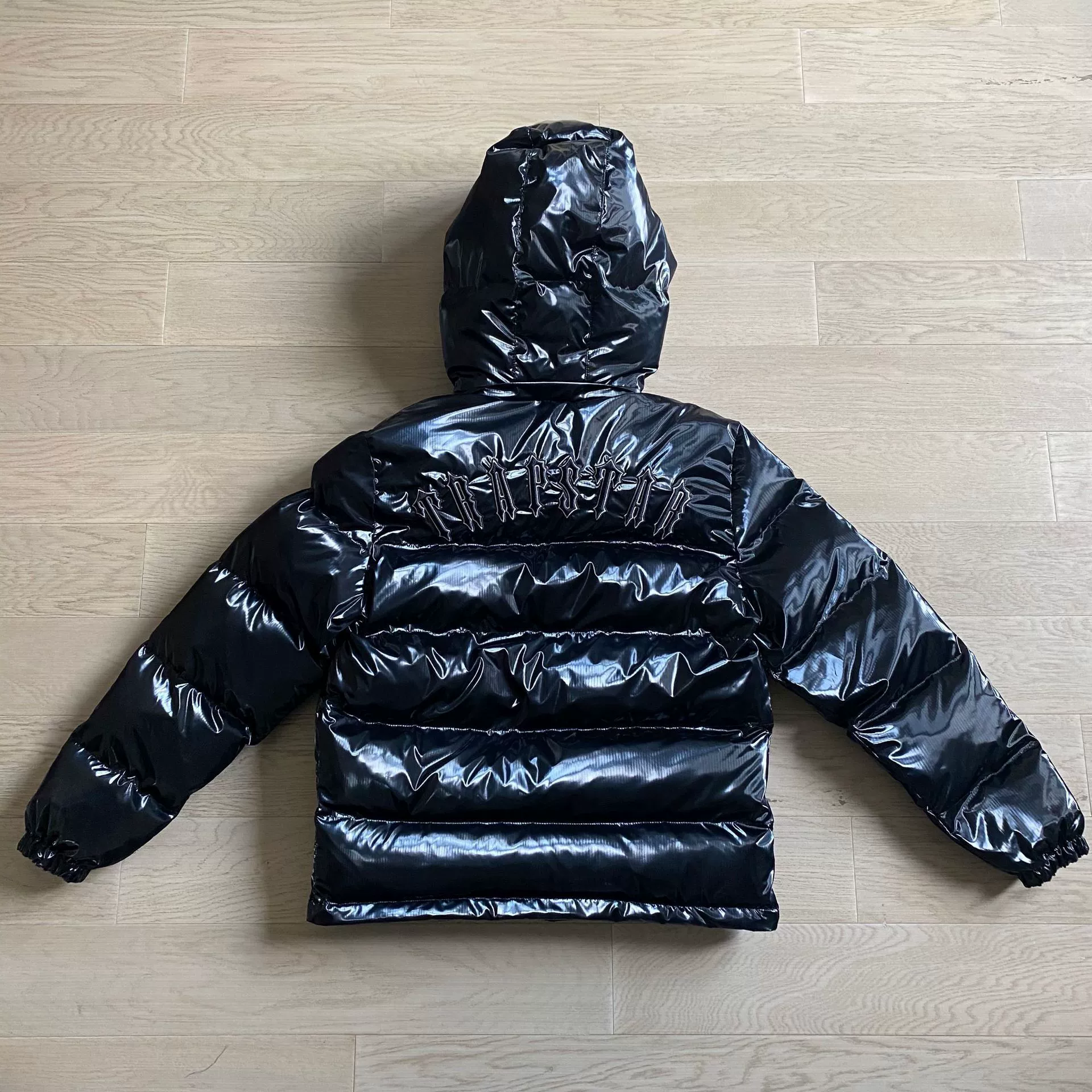 Black removable down jacket, retro hat, American style