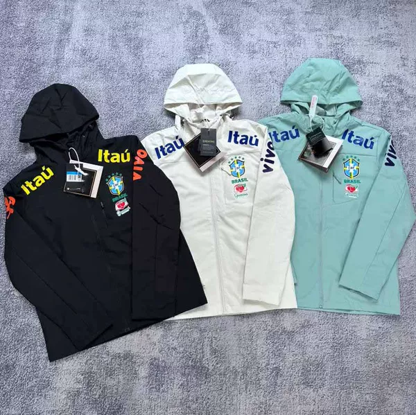 Brazilian Windbreaker New Model with Custom Price, Popular Football Sportswear in European Sizes