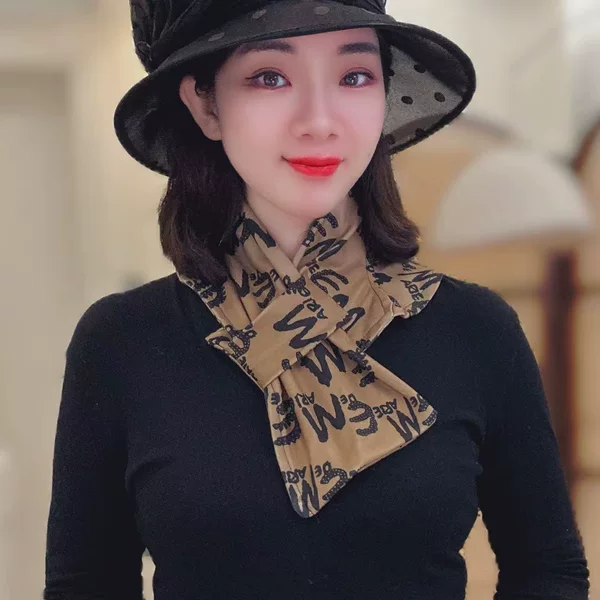 New German velvet neck warmer with pockets, versatile neck gaiter for cold protection, windproof and warm scarf, can hold a heating pad