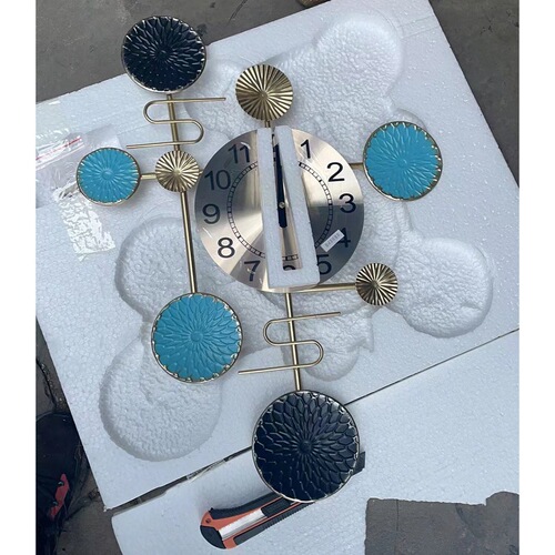 Wall clock collection, dining room, living room, modern light luxury decoration clock, dining room iron clock, three-dimensional decorative painting clock