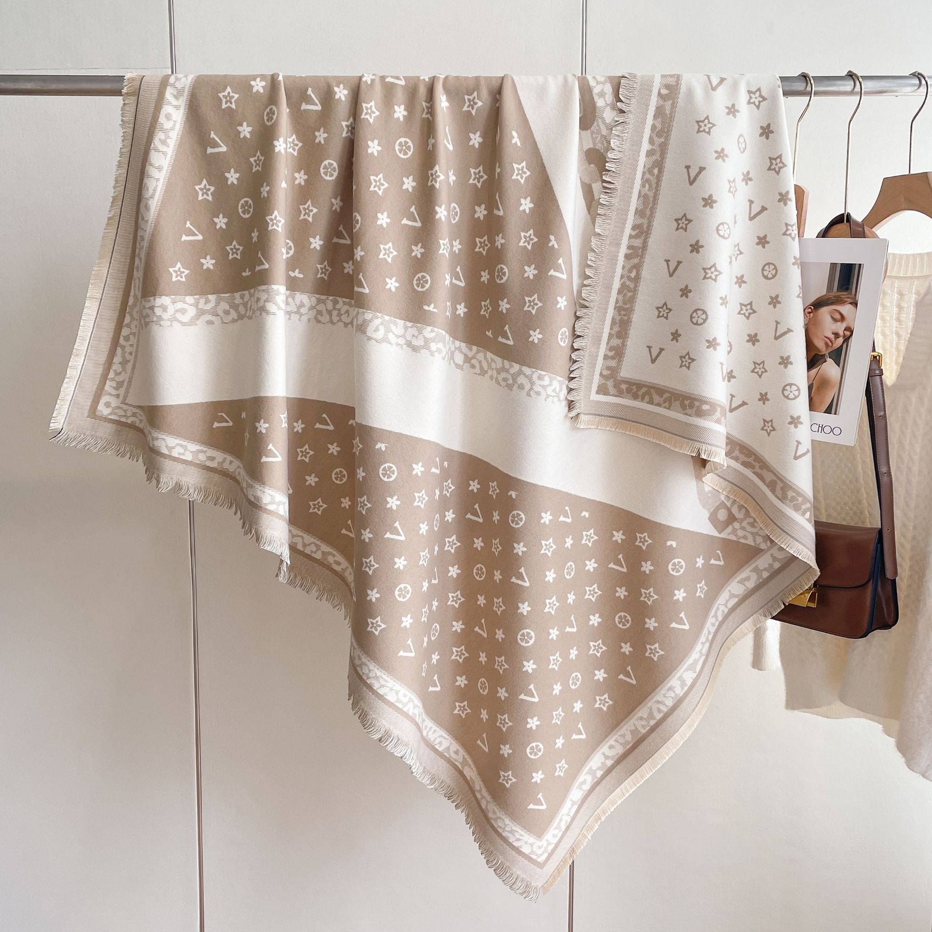 Europa y América nuevo chal de Cachemira de gran tamaño elegante todo fósforo carta impresa bufanda invierno engrosada bufanda caliente para las mujeres