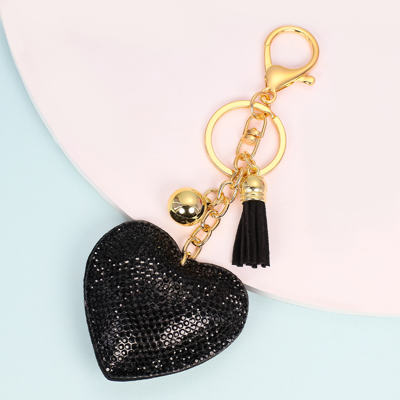 Venta caliente transfronteriza terciopelo coreano diamante color sólido amor corazón pelo bola llavero colgante bolso de las mujeres accesorios personalización