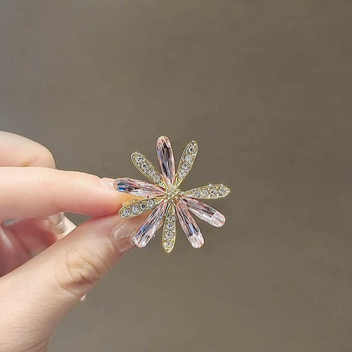 New Fashion Daisy Brooch Women's High-end Temperament Versatile Accessories Internet Celebrity Suit Anti-Exposed Brooch Brooch