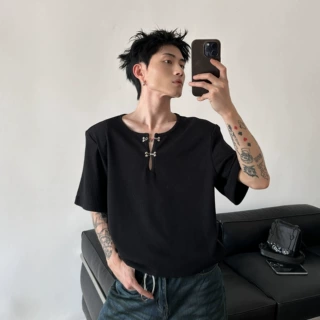 跨境专供 坑条纹慵懒宽松垂坠感短袖T恤男女金属扣领口设计上衣服