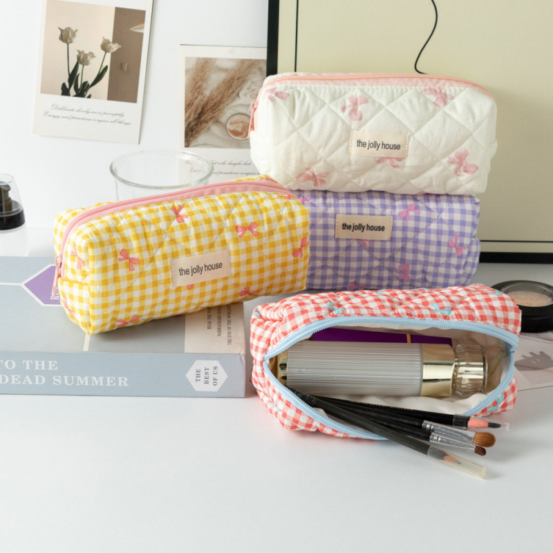 Capacious handheld cute cosmetic bag with bow for traveling