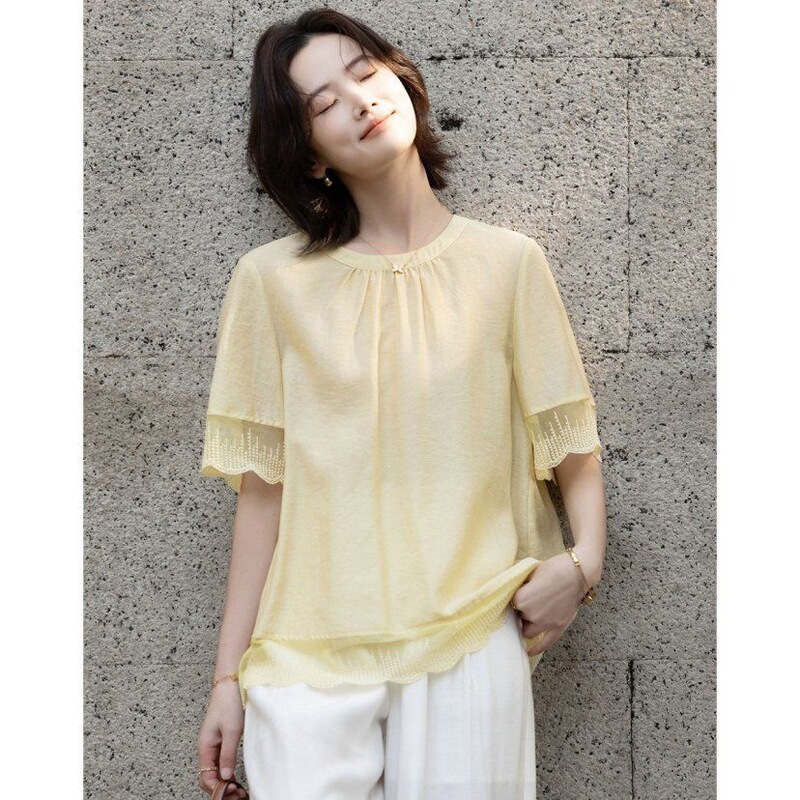 Wzxsk 2026 Summer New French Style Pure Desire High-End Round Neck Color-Blocking Lace Loose Slimming Shirt Wzxsk 2026 Summer New French Style Pure Desire High-End Round Neck Color-Blocking Lace Loose Slimming Shirt