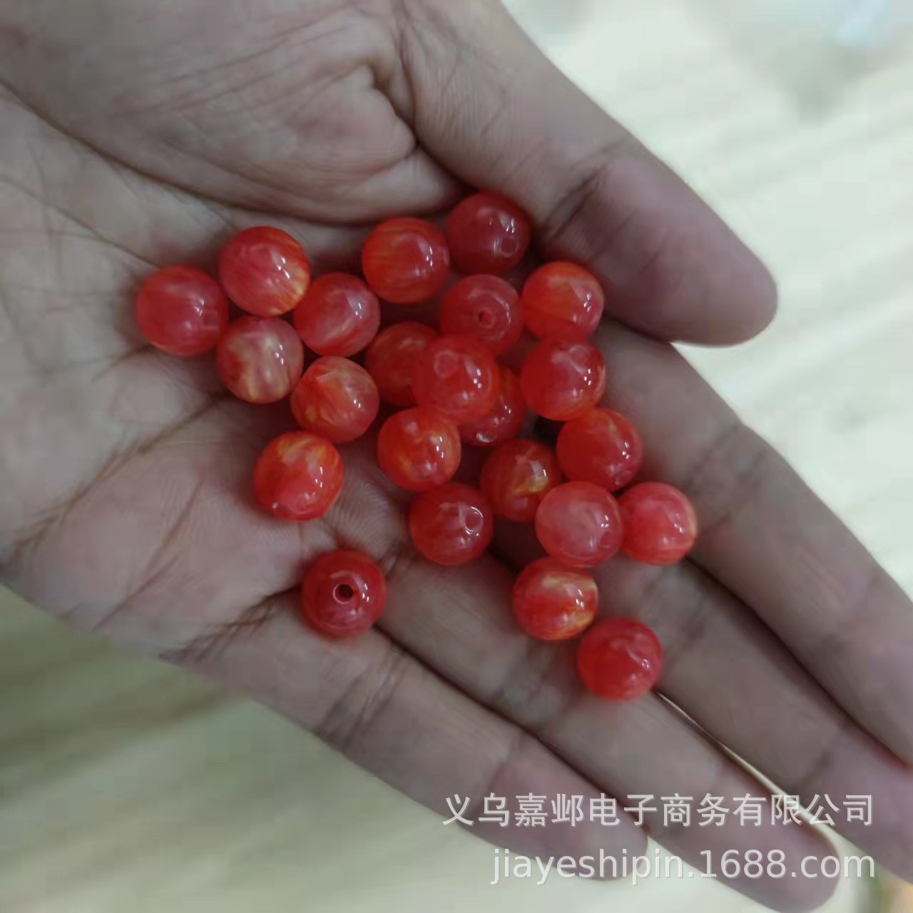 橙红色
