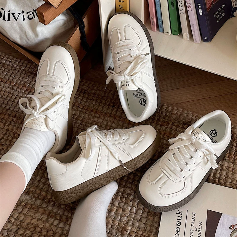 Белая ретро толстый шнуровка трендовая обувь женская 2025 новая весна дикая повседневная спортивная обувь с низким верхом