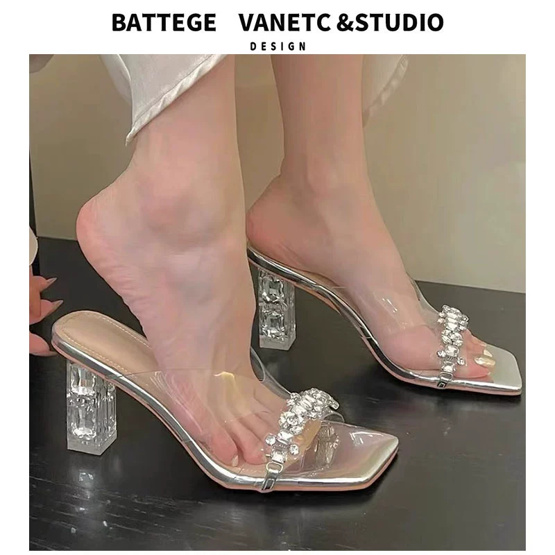 Прозрачные сандалии на толстом каблуке женские летние 2025 новые стразы тапки дикие серебряные хрустальные каблуки на высоких каблуках холодные тапочки