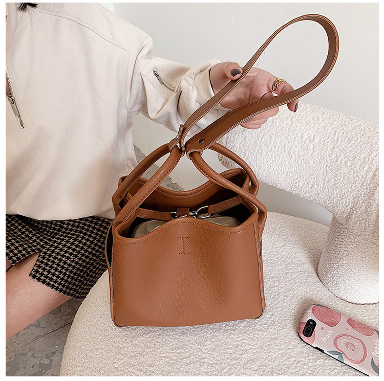 Women's Small All Seasons Pu Leather Solid Color Basic Bucket Magnetic Buckle Tote Bag display picture 2