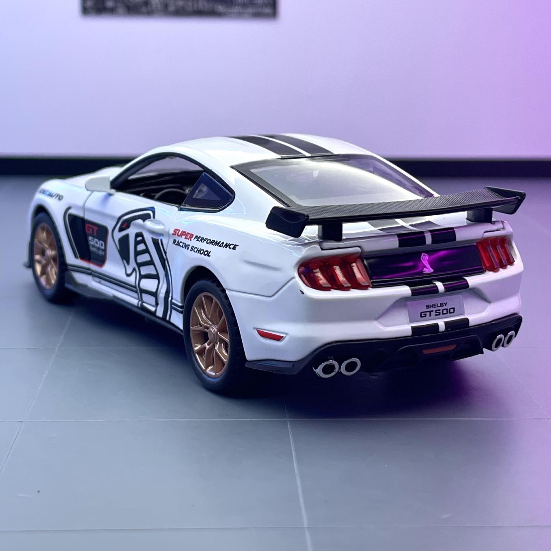 Jianyuan aleación coche Modelo 1: 32 unidades de caballo salvaje especial Viper GT500 coche deportivo Tire hacia atrás sonido y luz Puerta Abierta decoración del coche
