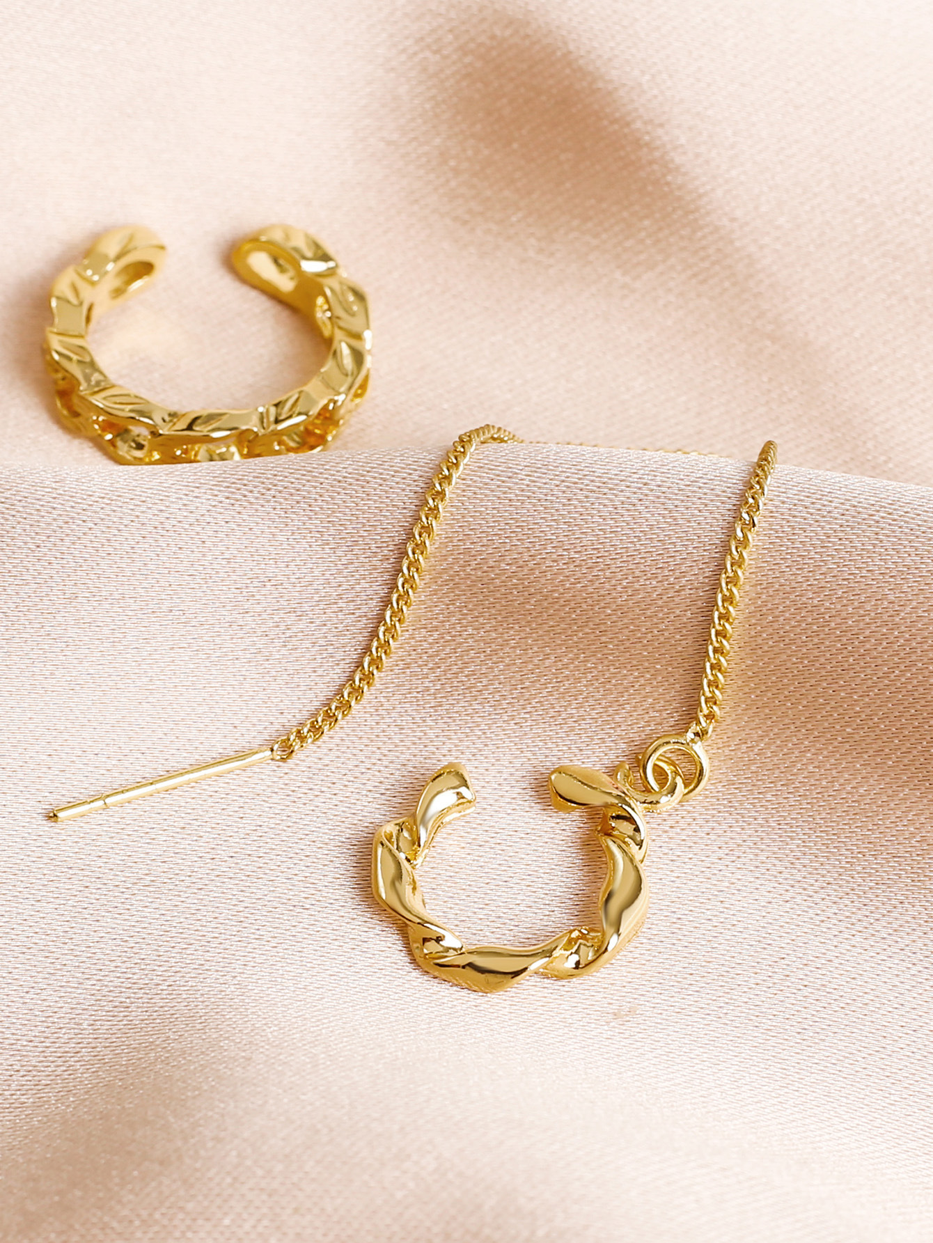 hot accessories Long high end pearl earrings Zircon crystal bee earrings Colorful bird earrings_voghion.com