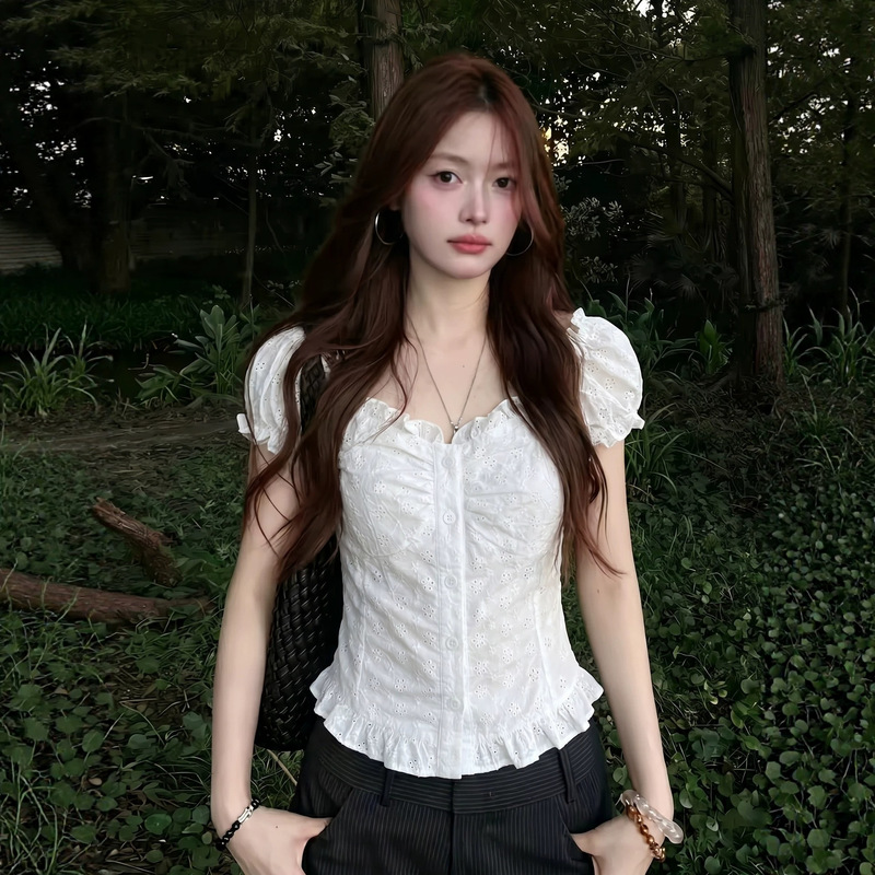 French-Style Sweet White Lace Short-Sleeved Shirt with One-Shoulder Design, Two-Way Wear, New Summer Style for Women, Beautiful Slim-Fit Top French-Style Sweet White Lace Short-Sleeved Shirt with One-Shoulder Design, Two-Way Wear, New Summer Style for Women, Beautiful Slim-Fit Top