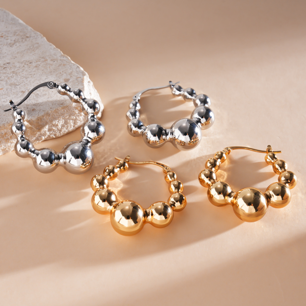 Europa y los Estados Unidos metal sensible a la superficie de brillo perfiles redondos personalidad temperamento diseño pendientes nicho de alta calidad pendientes transfronterizos para mujeres
