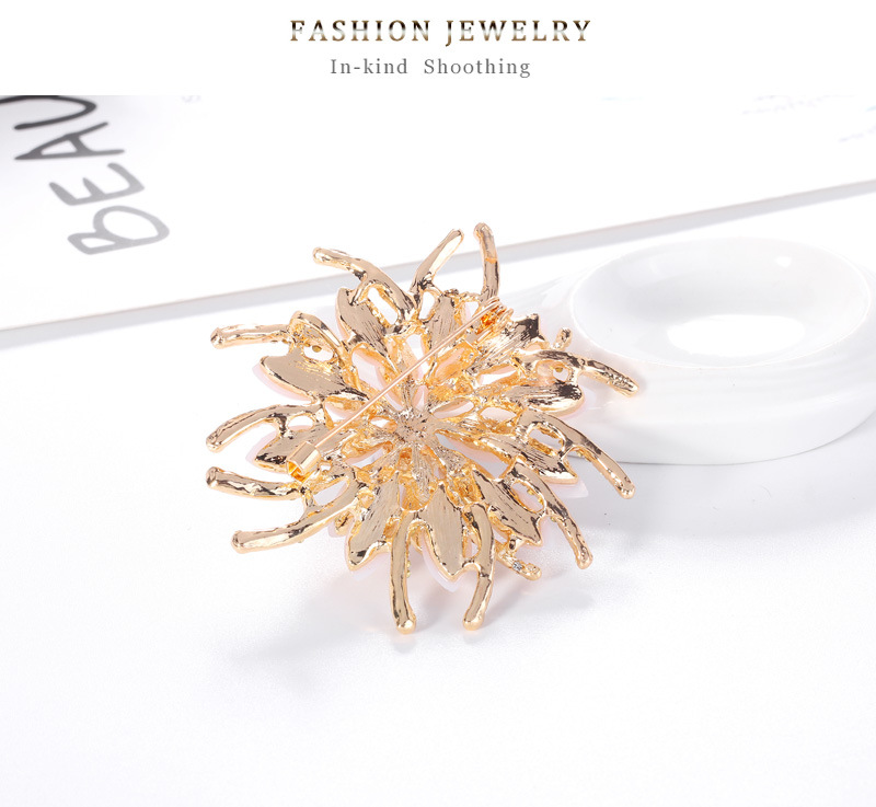 wholesale Korean retro flower alloy diamondstudded pearl brooch Nihaojewelrypicture6
