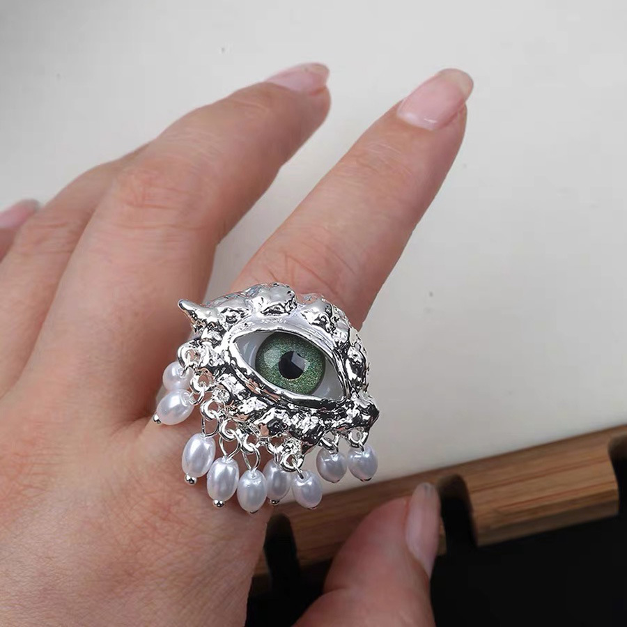 Funkelnder Ring für Damen, mit romantischem Flair gefertigt. Elegant und komfortabel, entworfen, um Ihren Charme zu unterstreichen. Ein dezentes und dennoch atemberaubendes Schmuckstück für Verabredungen._voghion.com