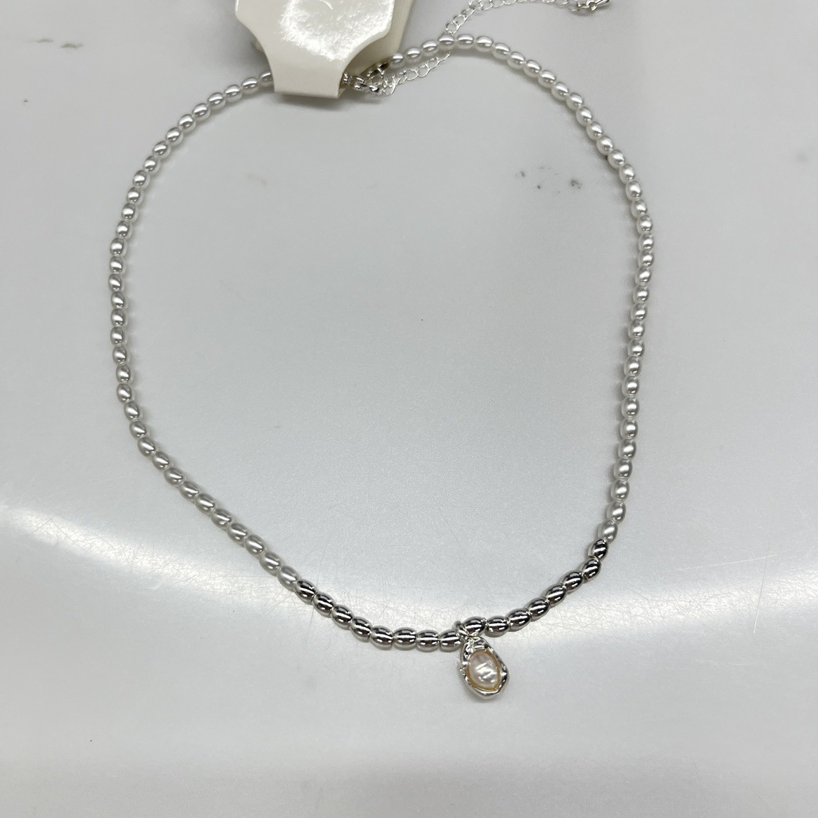 Cuentas de arroz de dopamina perla collar de cuentas cilíndricas temperamento de moda nicho Cadena de clavícula personalidad collar de todo fósforo para las mujeres