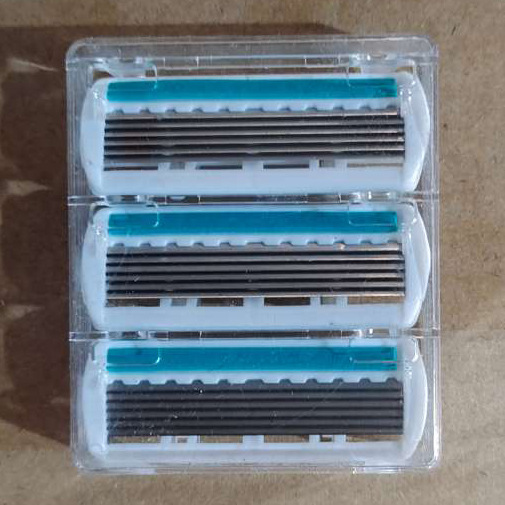 3 pieces per box (blades)