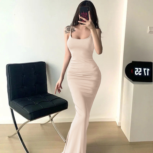 Cross-border French-style spaghetti-strap dress for women, summer new collection—sexy, edgy, chic, and perfect for mature moms—body-hugging, figure-flattering maxi skirt