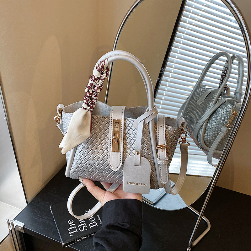 Explosiones transfronterizas tejidas bolsas de cestas de verduras de mano para mujeres 2025 nueva popular bolsas de cubo de agua super caliente bolsas de mochila versátiles