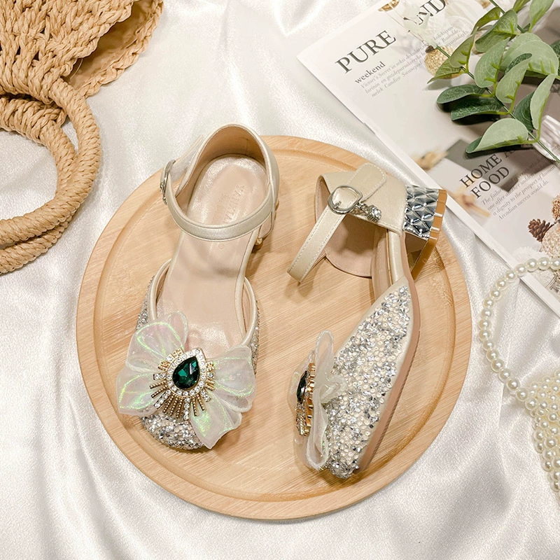 Детские летние босоножки на высоком каблуке 2025 года, новые туфли-принцессы для больших детей, мягкая подошва, детские туфли для маленьких девочек, туфли с кристаллами.