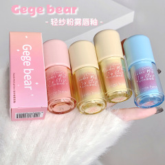 Gege bearゴゴ熊の軽い糸の粉のかびの唇の釉薬のベルベットの柔らかい霧のつや消しの素顔は白くてカップの唇の泥がつきません。
