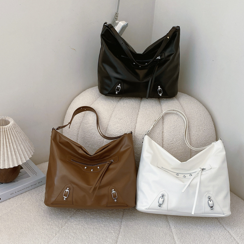 Bolso de gran capacidad para mujeres 2025 nueva moda popular de viaje de hombro mochila cubo tote simple versátil