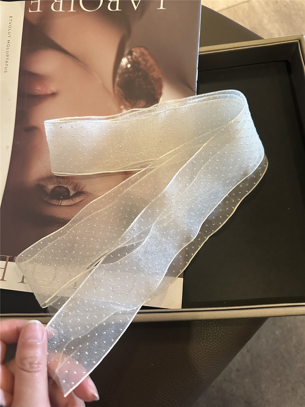 흰색 물방울 무늬