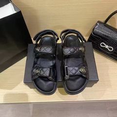 高品質の小さな香りの古典的なベルクロ厚底サンダルローマスタイルのチェーンダイヤモンドバックルワンストラップビーチサンダル