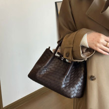 ���Sֱ�NţƤ�ֹ����������ذ�2025��ʽ���e����а��μ�б��Ů��