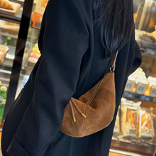 包包韩国小众磨砂牛皮牛角包女真皮饺子包通勤腋包高级感肩斜挎包