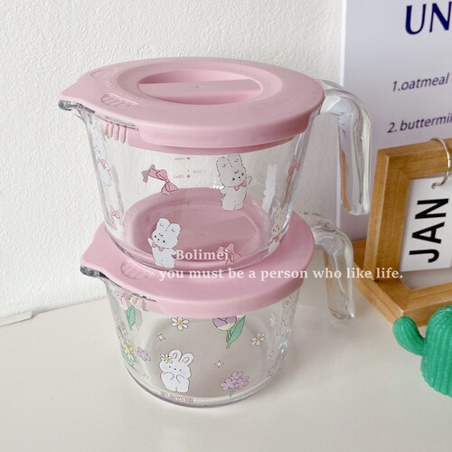 Bolimei high borosilicate glass measuring cup girl's heart rabbit graduated measuring cup baking cup heat-resistant lid