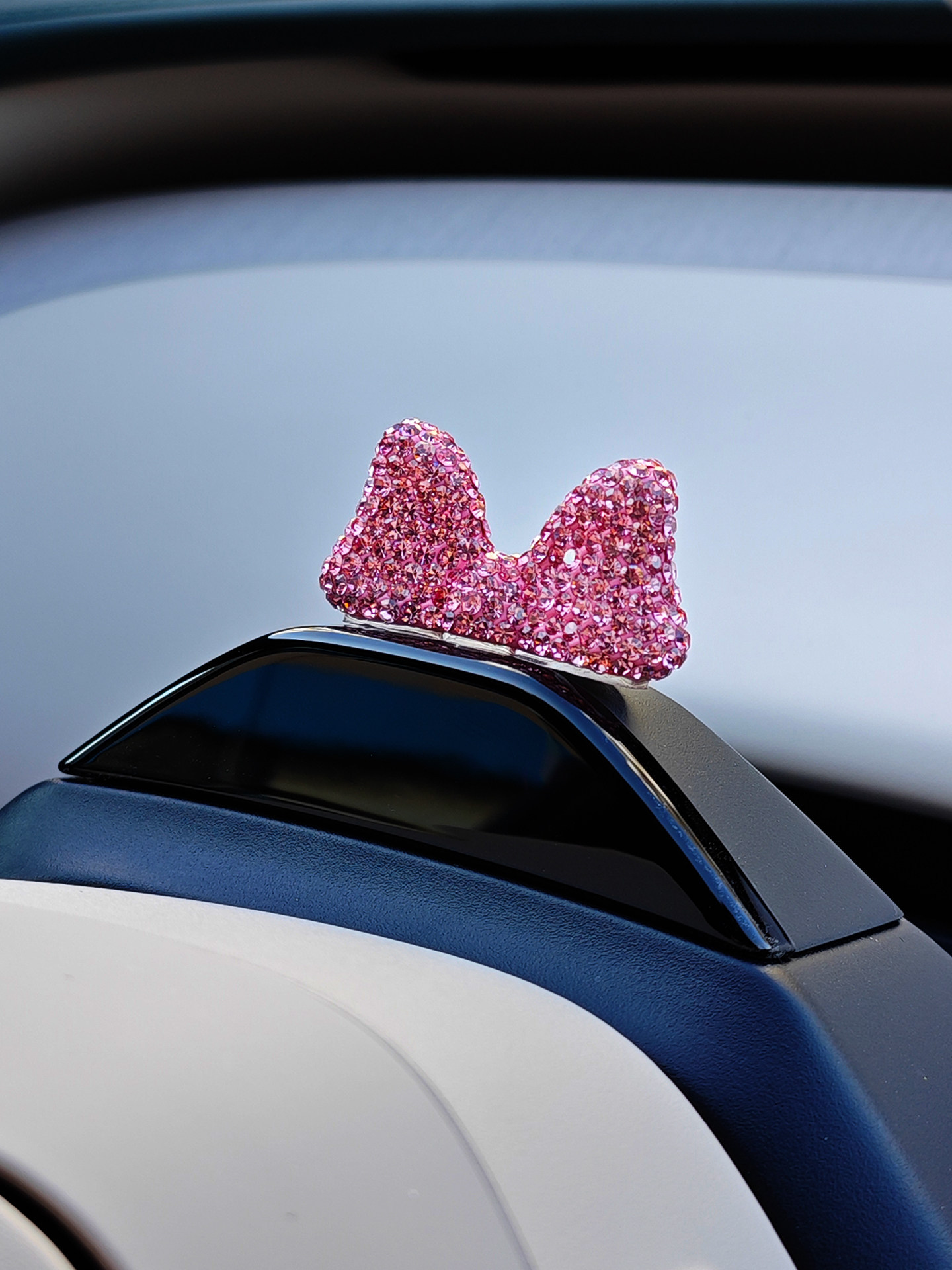 Diamond-Encrusted Bowknot Car Decoration, Car Screen Accessory Suitable for Xiaomi Yu7Su7, Interesting Interior Decoration