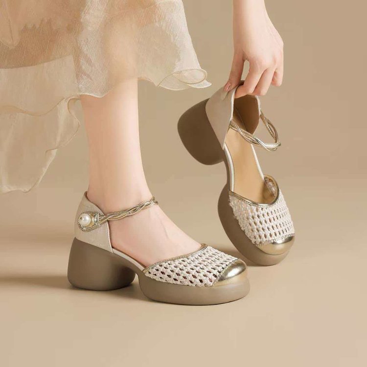 Sandalias huecas de fondo grueso para mujeres verano 2026 nuevo estilo retro confortable sandalias de cabeza para mujeres con sandalias romanas