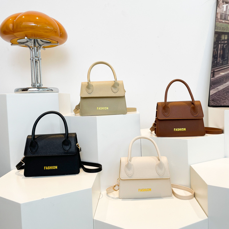 Europa y los Estados Unidos letras de moda bolsos de mano 2024 nuevo lichi estilo retro bolsos de hombro texturizados bolsos de mujer