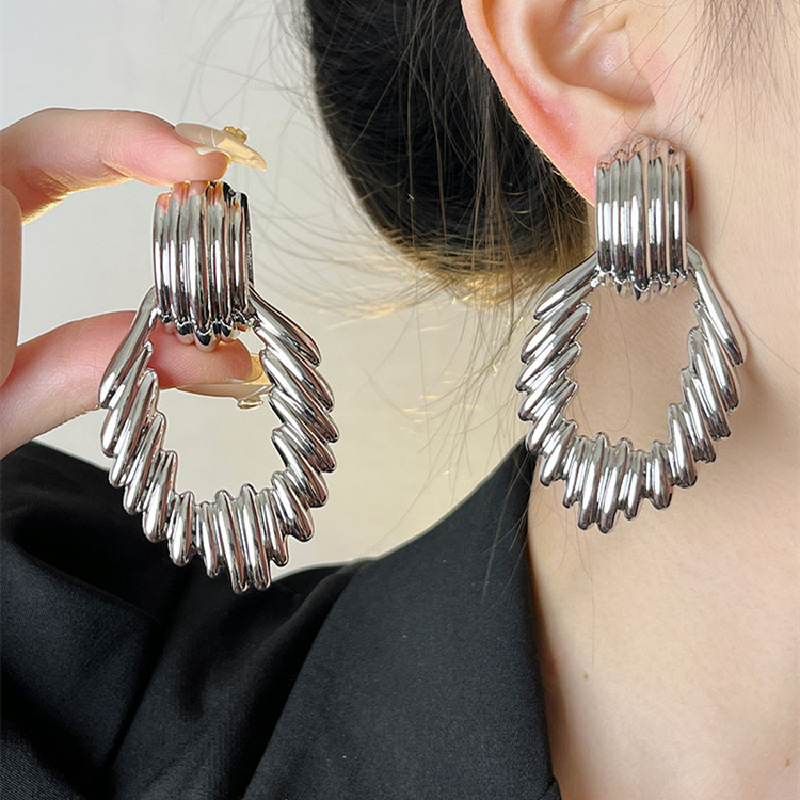 1 Pair Casual Exaggerated Geometric Plating Alloy Drop Earrings display picture 3